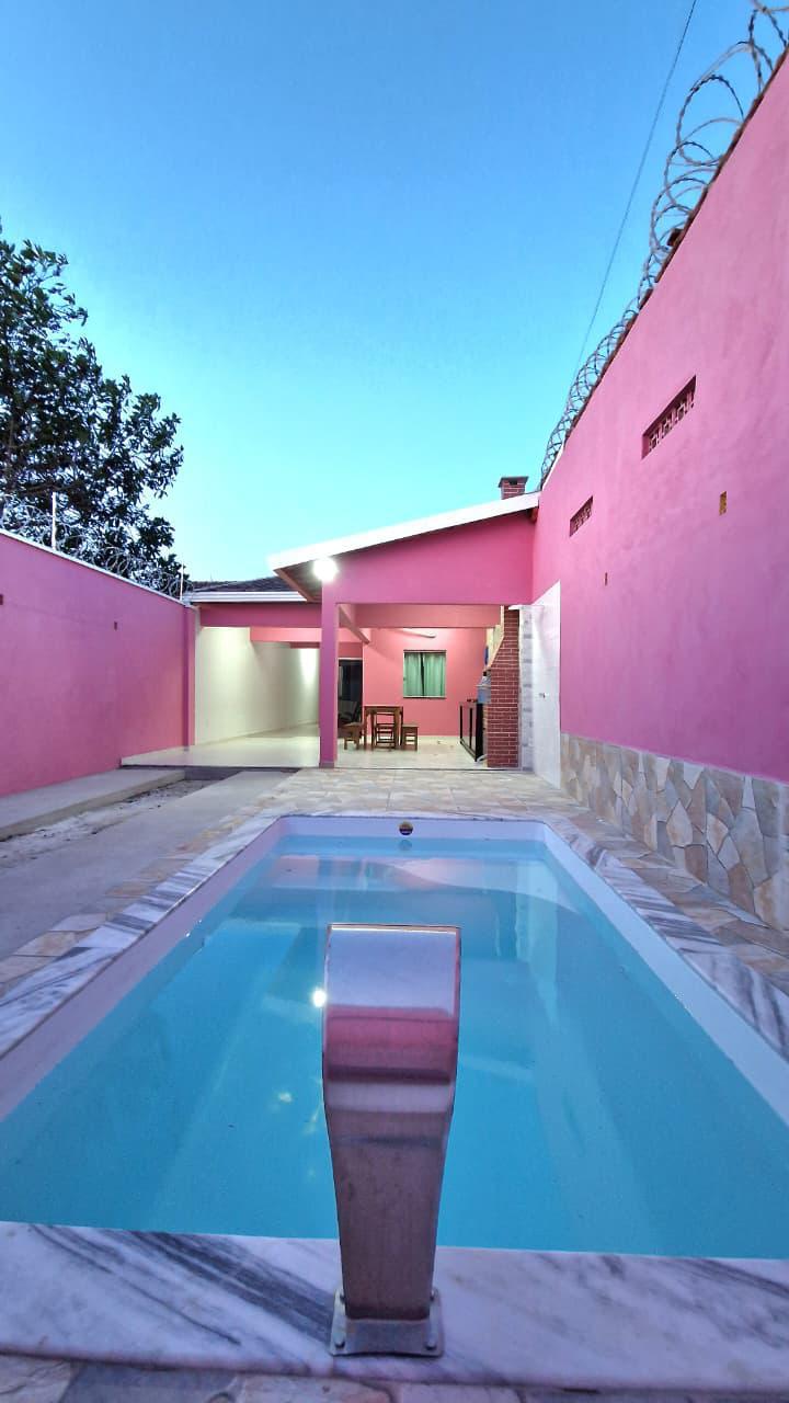 Casa Rosada ideal para hospedagem de temporada em Alcobaça-BA