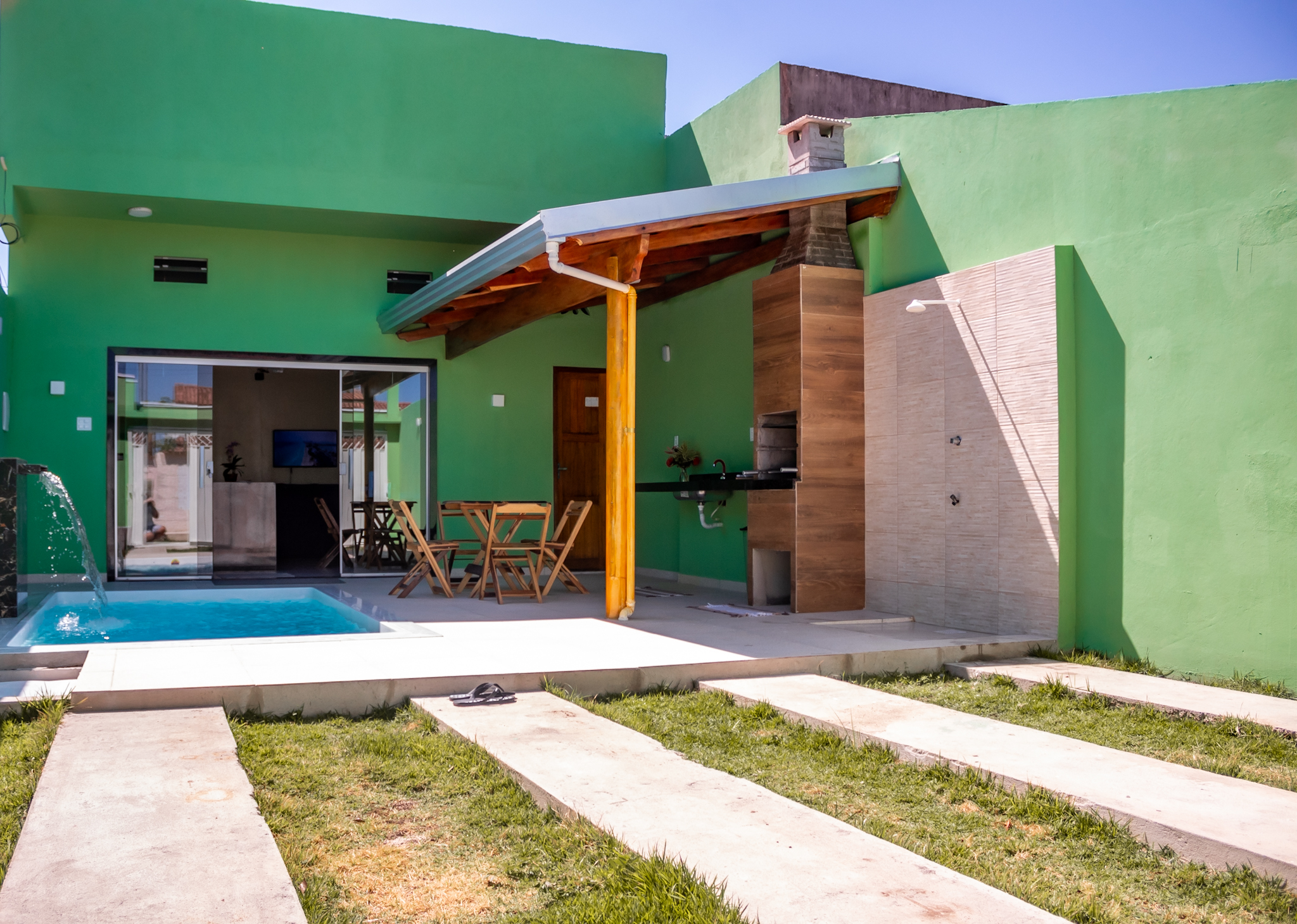 Piscina privativa e area gourmet da Casa Verde em Alcobaça-BA