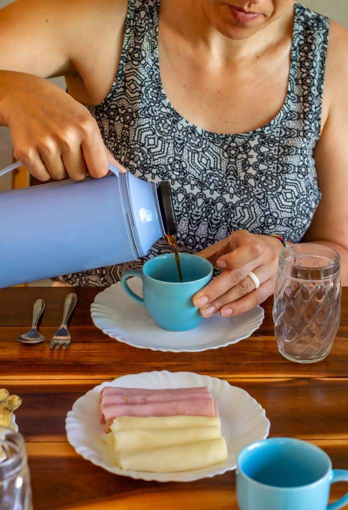 Momento de café da manhã na Casa Verde durante a estadia em Alcobaça-BA