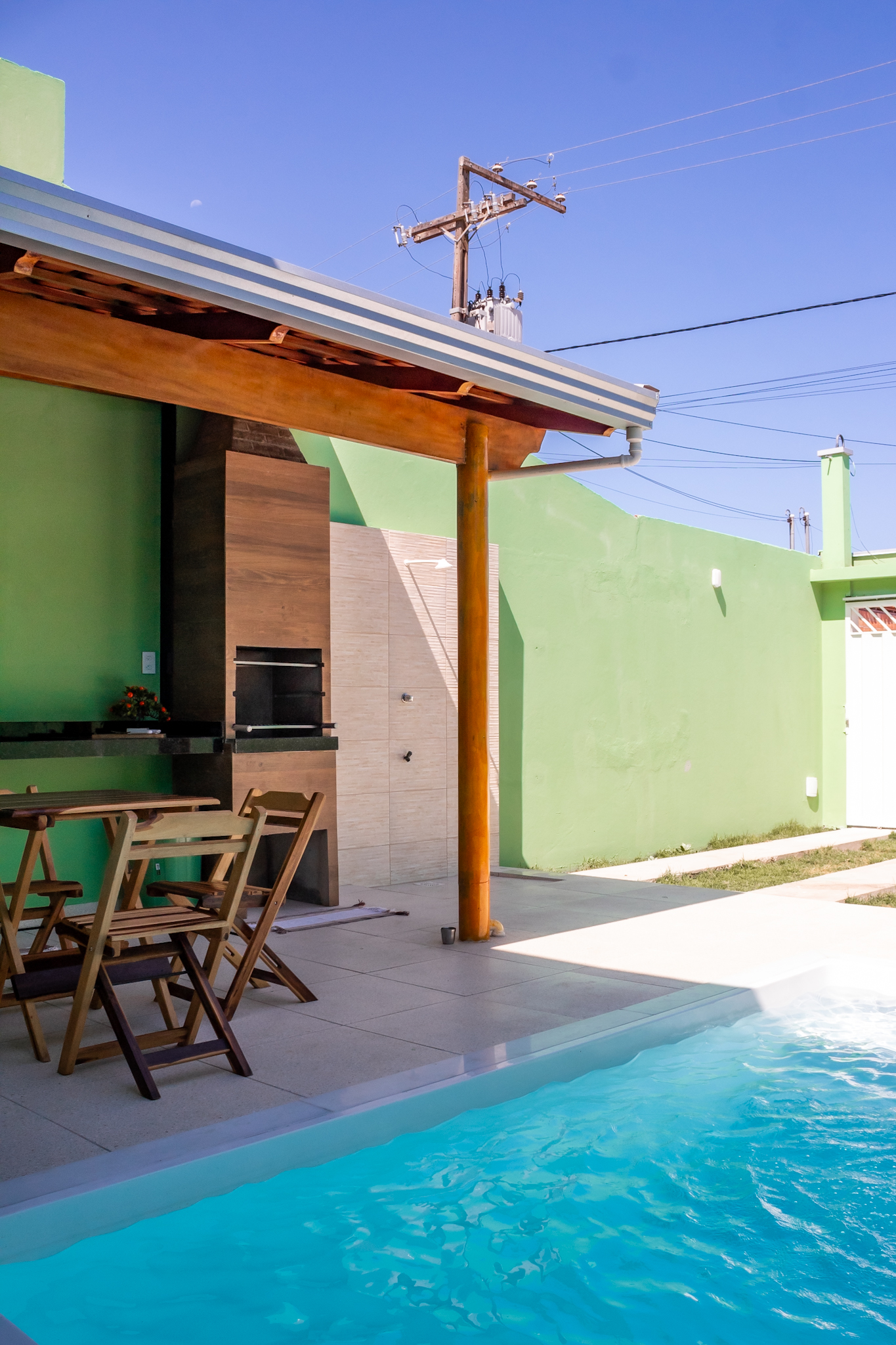 Casa Verde com piscina privativa e cascata para momentos de lazer em Alcobaça-BA